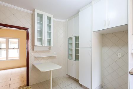 Casa para alugar com 263m², 4 quartos e 2 vagasCozinha