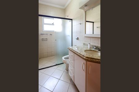 Casa para alugar com 263m², 4 quartos e 2 vagasBanheiro