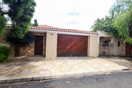 Casa para alugar com 263m², 4 quartos e 2 vagasFachada