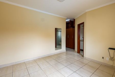 Casa para alugar com 263m², 4 quartos e 2 vagasSuite