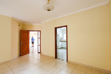 Casa para alugar com 263m², 4 quartos e 2 vagasSala