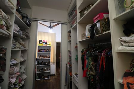Casa à venda com 360m², 6 quartos e 3 vagasCloset