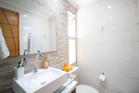 Apartamento à venda com 70m², 3 quartos e 1 vaga Apartamento à venda com 70m², 3 quartos e 1 vagaBanheiro