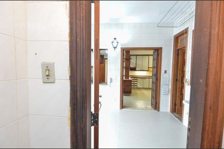 Apartamento à venda com 157m², 3 quartos e 2 vagasBanheiro de Serviço