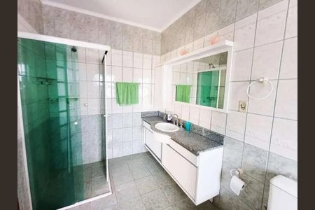 Casa para alugar com 220m², 3 quartos e 3 vagas Casa para alugar com 220m², 3 quartos e 3 vagasBanheiro 1