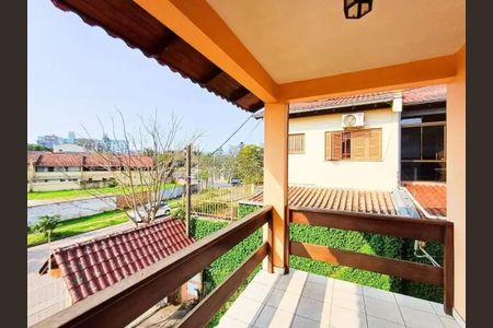 Casa para alugar com 220m², 3 quartos e 3 vagas Casa para alugar com 220m², 3 quartos e 3 vagasVaranda