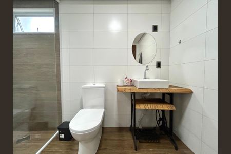 Casa para alugar com 100m², 2 quartos e 2 vagasBanheiro suíte 