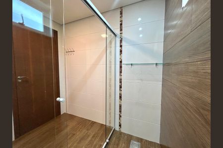 Casa para alugar com 100m², 2 quartos e 2 vagasBanheiro social 