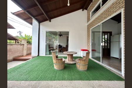 Casa para alugar com 100m², 2 quartos e 2 vagasÁrea externa