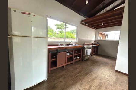Casa para alugar com 100m², 2 quartos e 2 vagasCozinha 