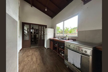 Casa para alugar com 100m², 2 quartos e 2 vagasCozinha 