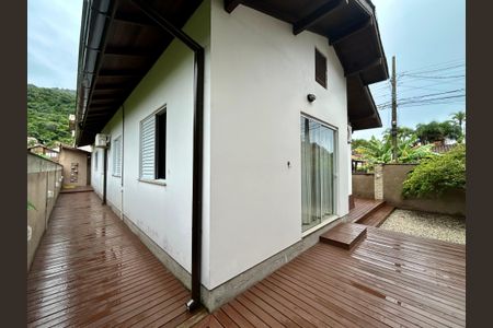 Casa para alugar com 100m², 2 quartos e 2 vagasÁrea externa