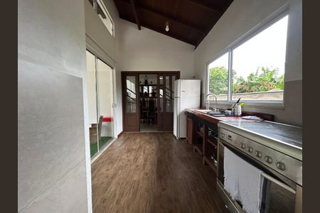 Casa para alugar com 100m², 2 quartos e 2 vagasCozinha 