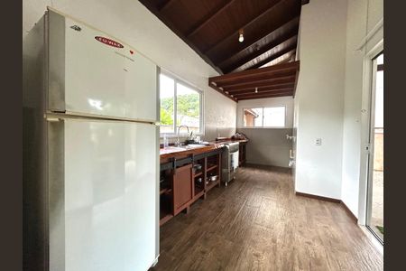 Casa para alugar com 100m², 2 quartos e 2 vagasCozinha 