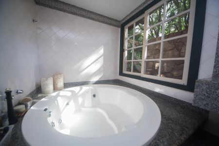 Casa de condomínio à venda com 500m², 3 quartos e 4 vagasBanheiro suite 2