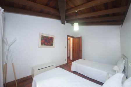 Casa de condomínio à venda com 500m², 3 quartos e 4 vagasquarto 1