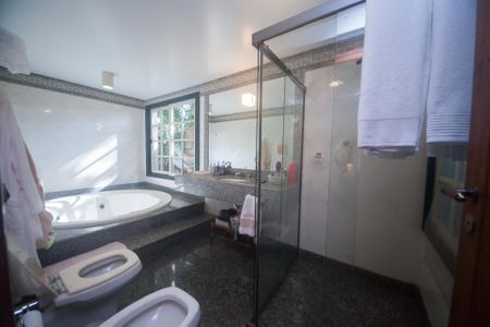 Casa de condomínio à venda com 500m², 3 quartos e 4 vagasBanheiro suite 2