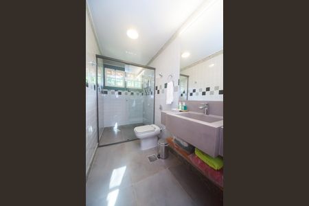 Casa de condomínio à venda com 500m², 3 quartos e 4 vagasBanheiro Social