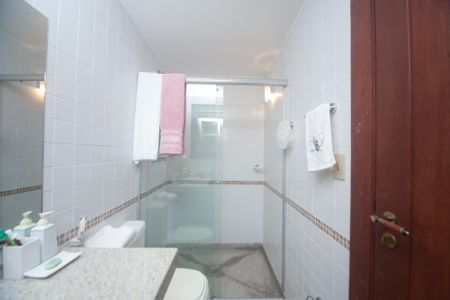 Casa de condomínio à venda com 500m², 3 quartos e 4 vagasbanheiro suite 1