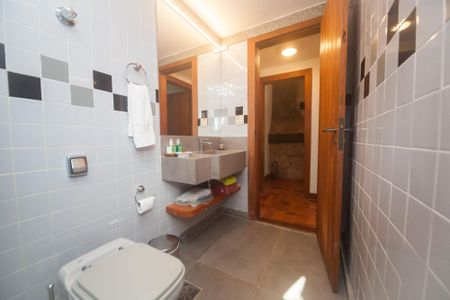 Casa de condomínio à venda com 500m², 3 quartos e 4 vagasBanheiro Social