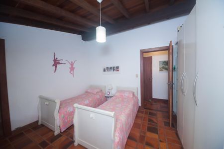 Casa de condomínio à venda com 500m², 3 quartos e 4 vagassuite 1