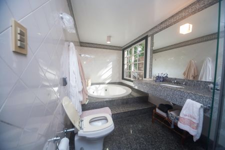 Casa de condomínio à venda com 500m², 3 quartos e 4 vagasBanheiro suite 2