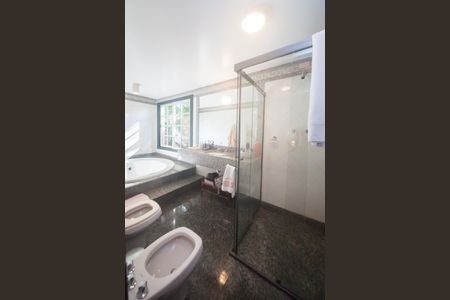 Casa de condomínio à venda com 500m², 3 quartos e 4 vagasBanheiro suite 2