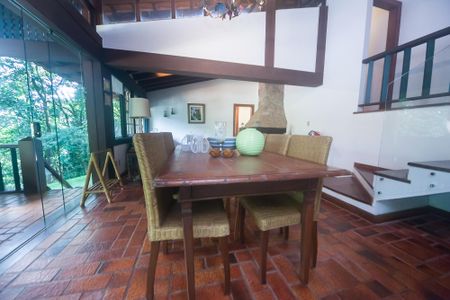 Casa de condomínio à venda com 500m², 3 quartos e 4 vagassala de jantar