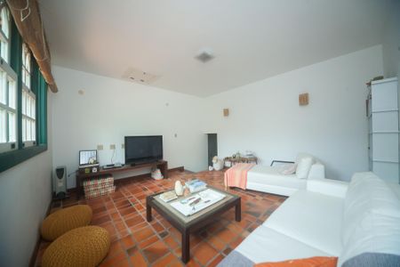 Casa de condomínio à venda com 500m², 3 quartos e 4 vagasSala de TV