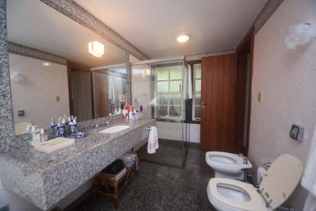 Casa de condomínio à venda com 500m², 3 quartos e 4 vagasBanheiro suite 2