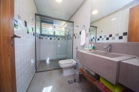 Casa de condomínio à venda com 500m², 3 quartos e 4 vagasBanheiro Social