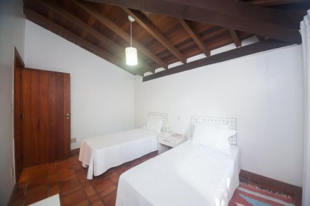 Casa de condomínio à venda com 500m², 3 quartos e 4 vagasquarto 1