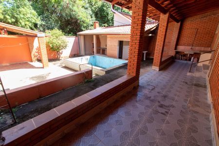 Casa à venda com 300m², 3 quartos e 4 vagasÁREA EXTERNA FUNDOS