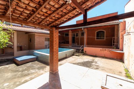 Casa à venda com 300m², 3 quartos e 4 vagasÁREA EXTERNA FUNDOS