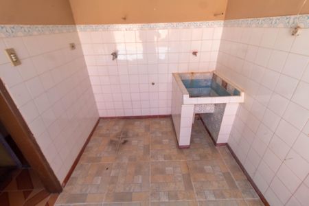 Casa à venda com 300m², 3 quartos e 4 vagasÁREA DE SERVIÇO FUNDOS