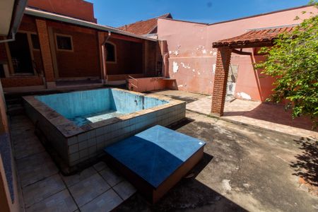 Casa à venda com 300m², 3 quartos e 4 vagasÁREA EXTERNA FUNDOS