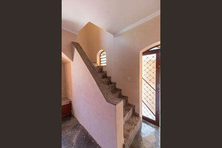 Casa à venda com 300m², 3 quartos e 4 vagasESCADA ACESSO