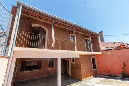 Casa à venda com 300m², 3 quartos e 4 vagasÁREA EXTERNA FRENTE