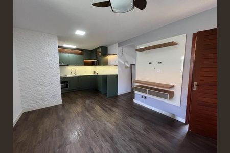 Sala  de casa de condomínio para alugar com 2 quartos, 60m² em Olaria, Canoas