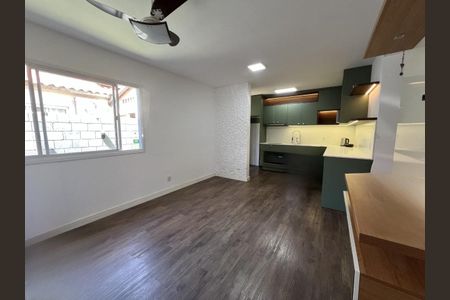 Sala  de casa de condomínio para alugar com 2 quartos, 60m² em Olaria, Canoas