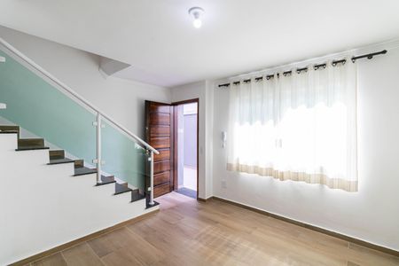 Sala e Cozinha  de casa de condomínio para alugar com 2 quartos, 75m² em Vila Ré, São Paulo