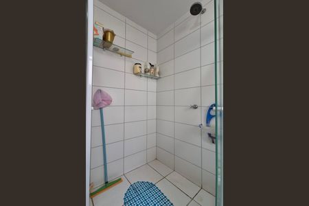 Banheiro de apartamento à venda com 2 quartos, 50m² em Jardim do Lago Continuacao, Campinas
