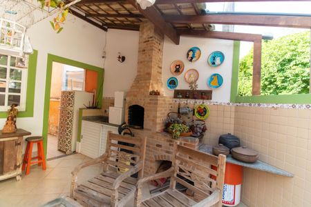 Casa de condomínio à venda com 190m², 3 quartos e 1 vagaÁrea externa