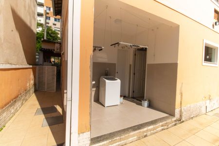 Casa de condomínio à venda com 190m², 3 quartos e 1 vagaÁrea de Serviço