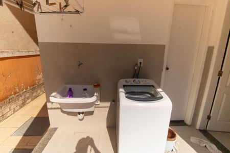 Casa de condomínio à venda com 190m², 3 quartos e 1 vagaÁrea de Serviço