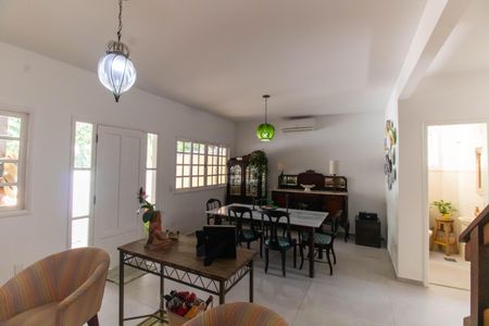 Casa de condomínio à venda com 190m², 3 quartos e 1 vagaSala