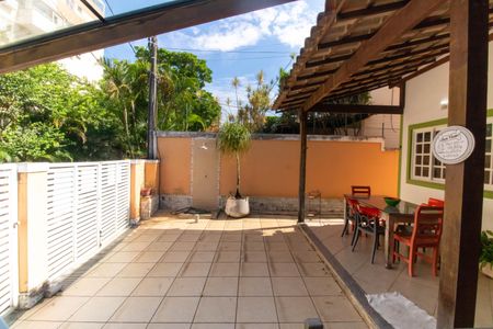 Casa de condomínio à venda com 190m², 3 quartos e 1 vagaÁrea externa