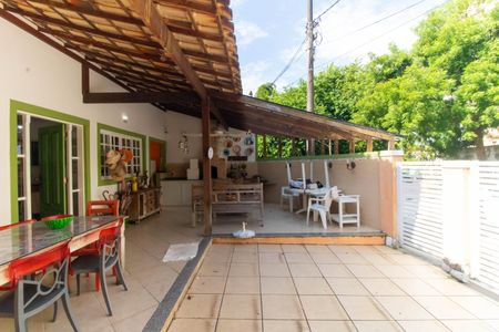 Casa de condomínio à venda com 190m², 3 quartos e 1 vagaÁrea externa