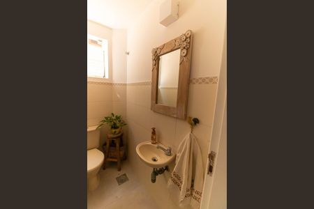 Casa de condomínio à venda com 190m², 3 quartos e 1 vagaLavabo