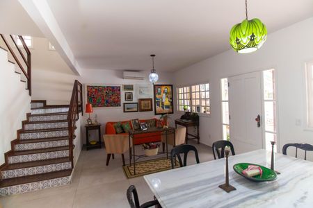 Casa de condomínio à venda com 190m², 3 quartos e 1 vagaSala